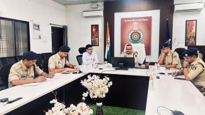 आईजी श्री रामगोपाल गर्ग ने ली रेलवे सुरक्षा समिति की अहम बैठक,सीसीटीव्ही/एफ.आर.एस. तकनीक के कैमरें लगाये जाने के निर्देश।