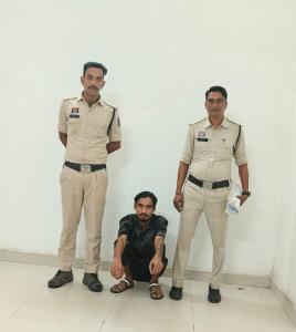 अभियान संवेदना: नाबालिग से दुष्कर्म के आरोपी को खरसिया पुलिस ने मामा के घर से दबोचा