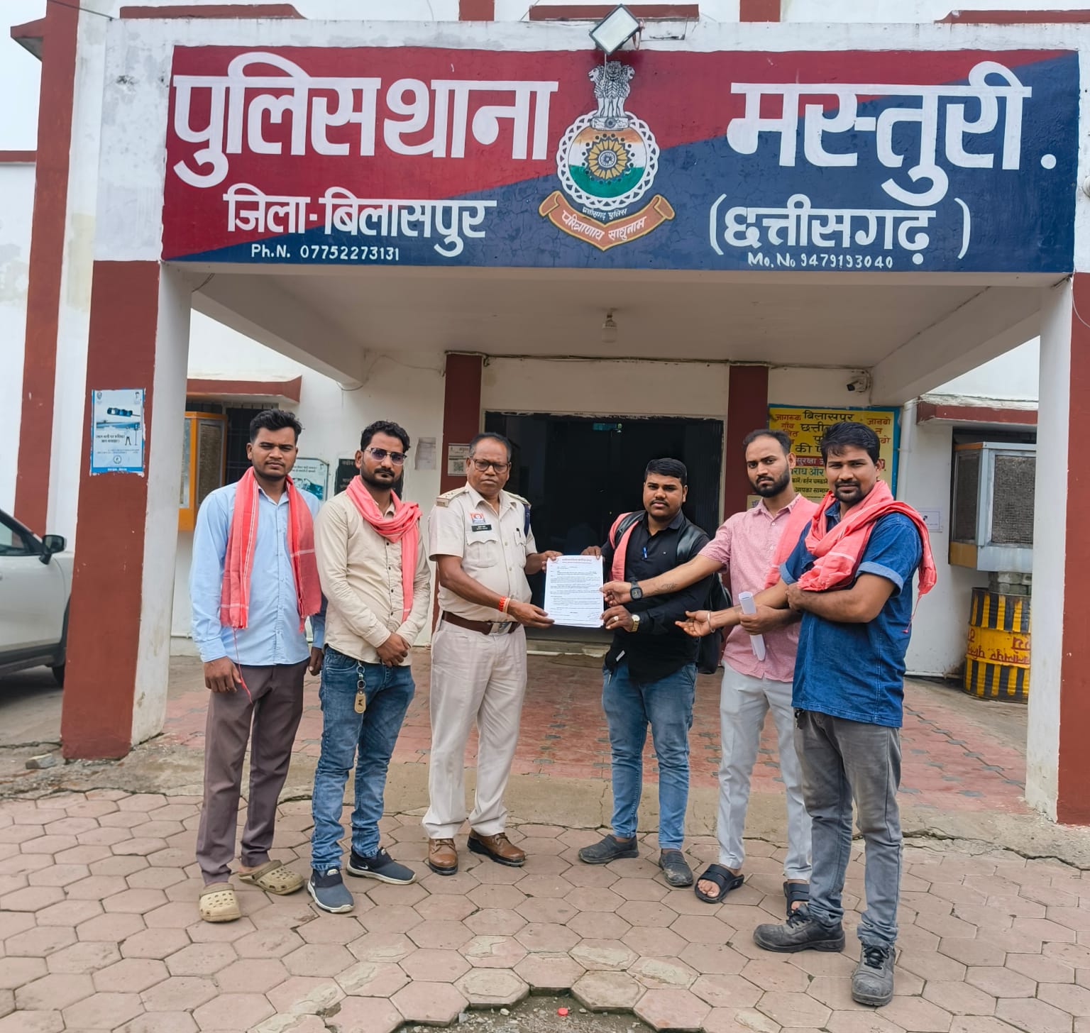 औद्योगिक क्षेत्रों में बाहरी लोगों के पुलिस सत्यापन की मांग, छत्तीसगढ़िया क्रांति सेना ने मस्तूरी पुलिस को सौंपा ज्ञापन