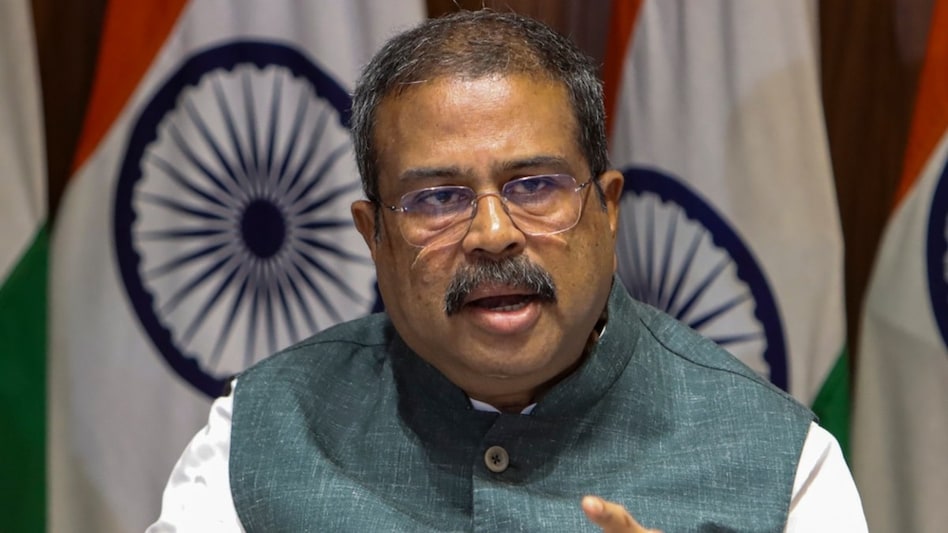 NEET पेपर लीक विवाद के बीच शिक्षा मंत्री धर्मेंद्र प्रधान ने दिया इस्तीफा, 36 दिन के आंदोलन के बाद बड़ा फैसला